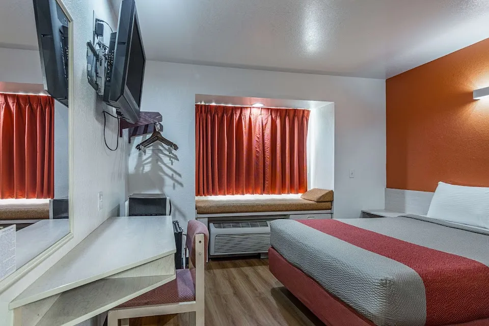 Motel 6 Mcalester, OK
