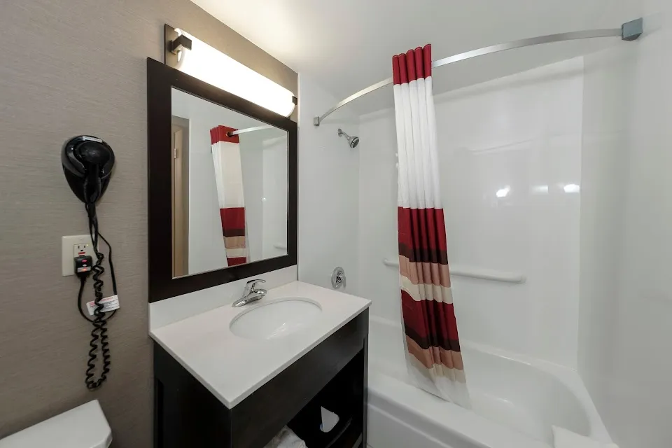 Red Roof Inn & Suites Newburgh – Stewart Airport/ West Point