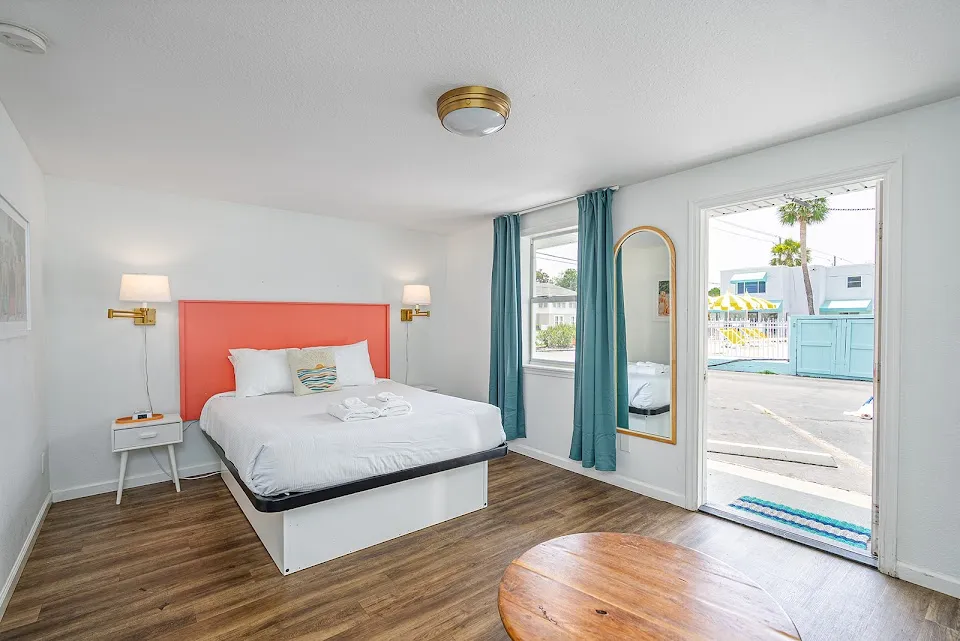 Royal Palms Motel