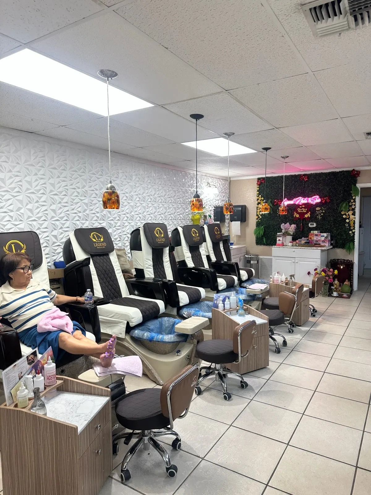 Legend Nails & Spa