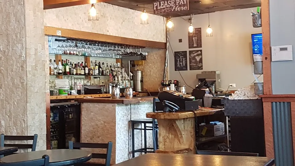 Green's Grill & Sushi Bar