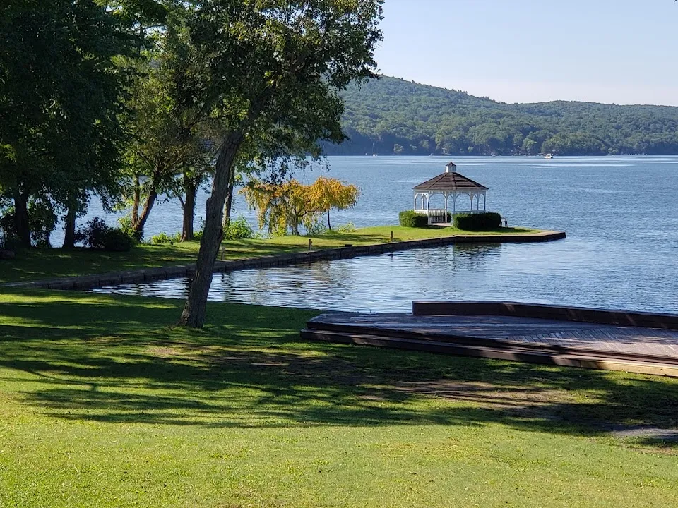 Thomas P. Morahan Waterfront Park