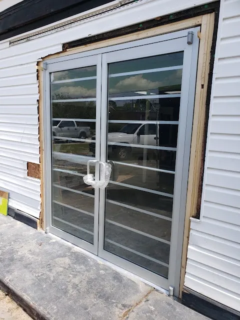 Wolfe Glass Co LLC