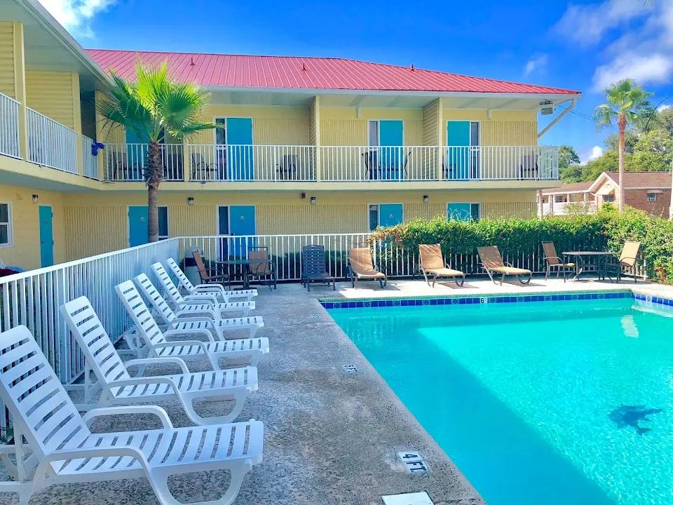 Dunes Inn & Suites