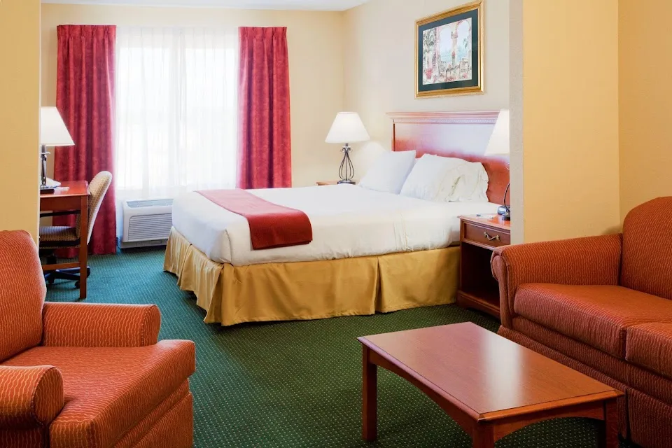 Holiday Inn Express & Suites Brooksville West by IHG