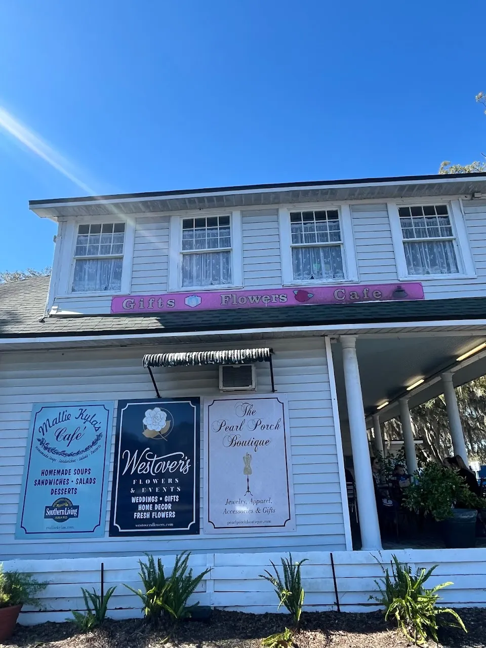 Mallie Kylas Cafe