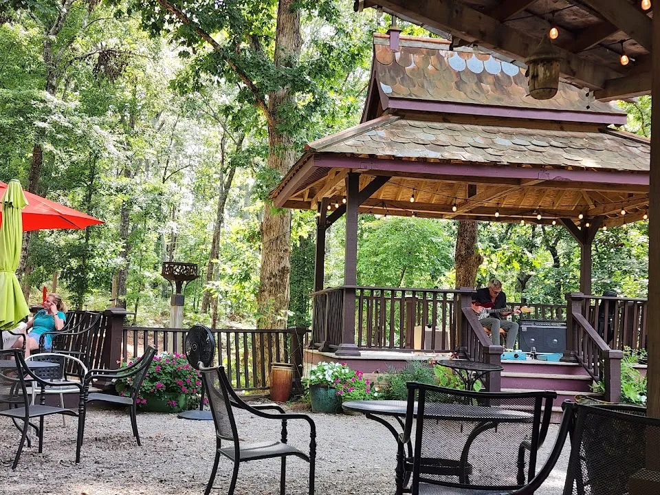 Feathers Edge Vineyards