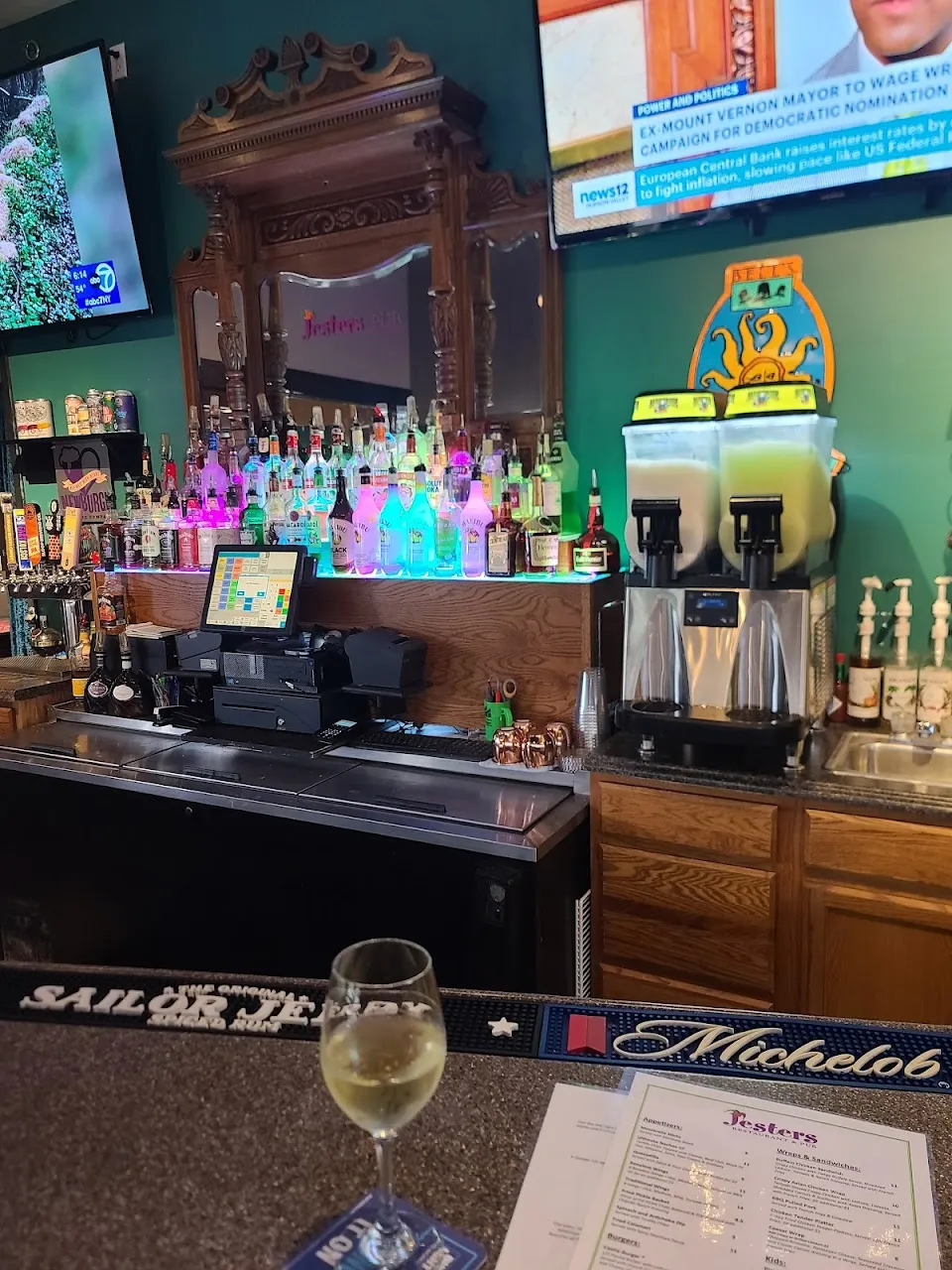 Jesters Restaurant & Pub