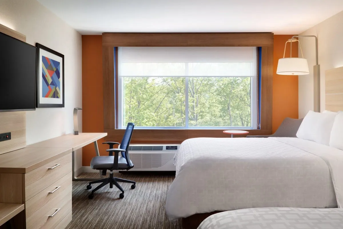 Holiday Inn Express & Suites Savannah W - Chatham Parkway by IHG