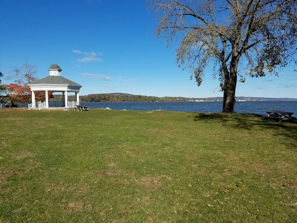 Donahue Memorial Park (PERMIT PARKING ONLY)