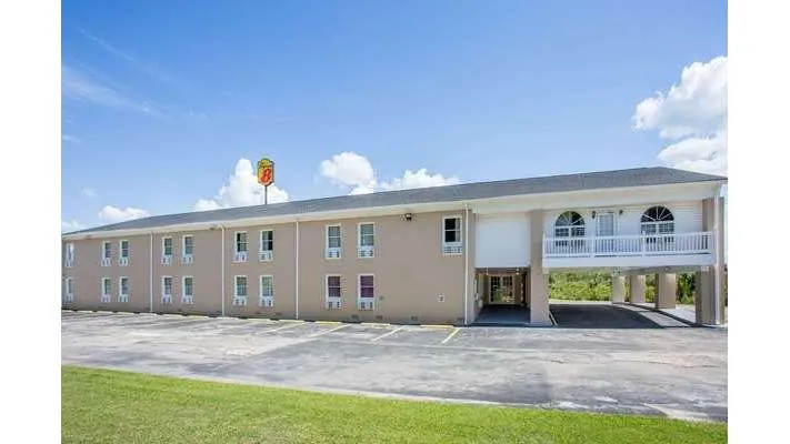 Super 8 by Wyndham Manning