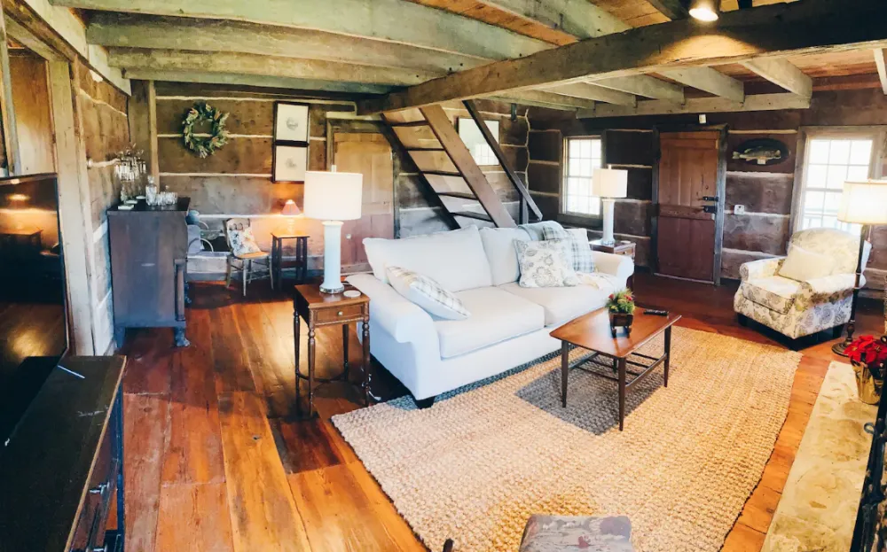 Cozy Chic Log Cabin-Airbnb