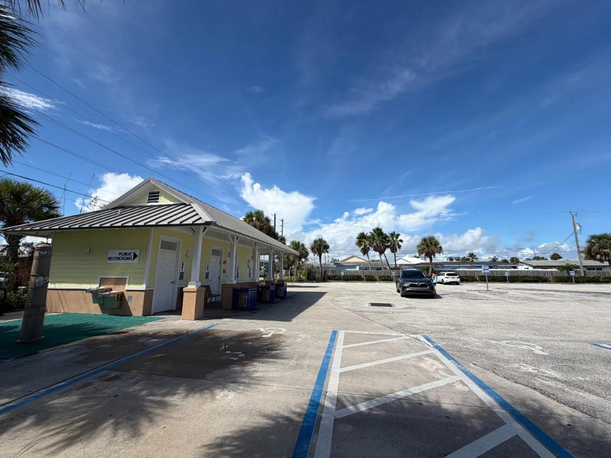 New Smyrna Beach Parking (Hiles Ave)