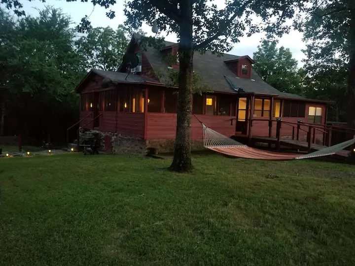 Salt Creek Cabin (14 guest)