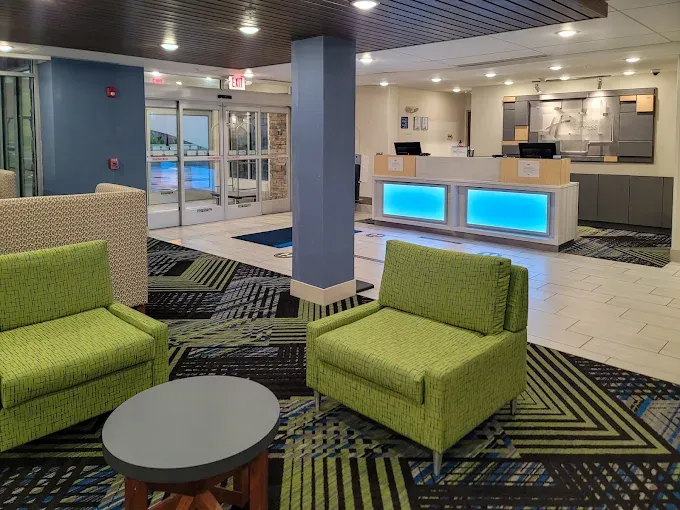 Holiday Inn Express & Suites