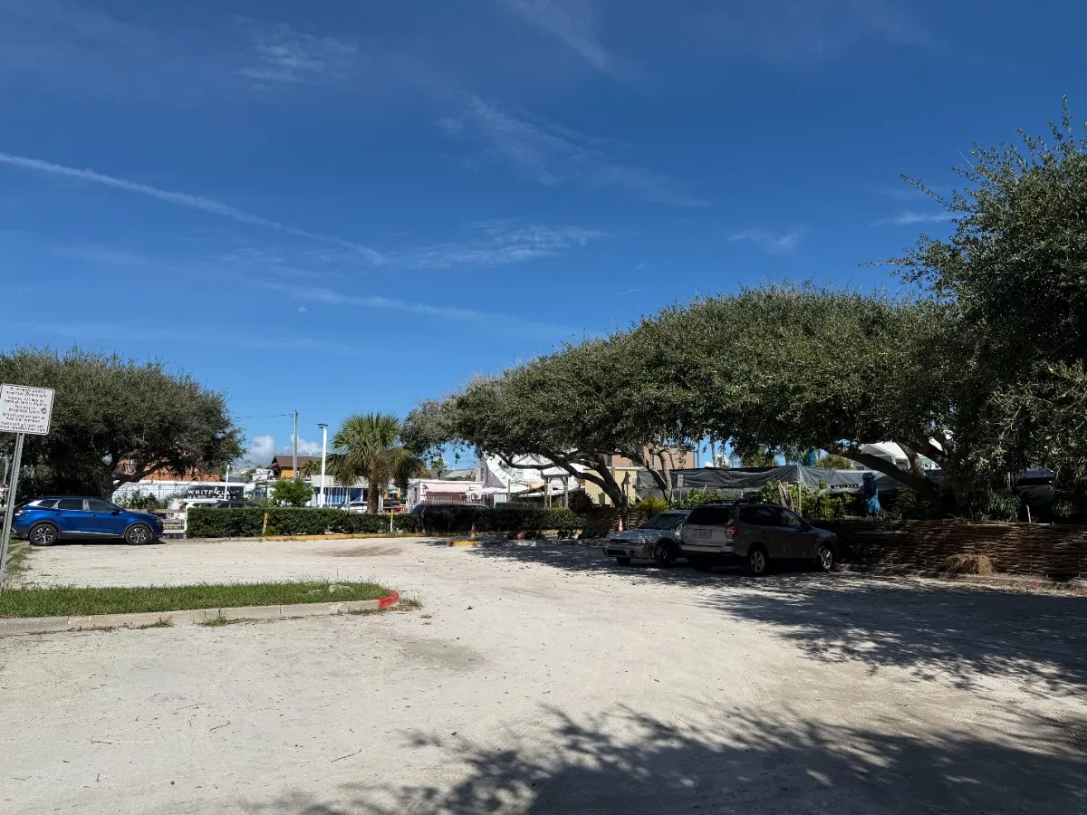 Jassamine Avenue Parking Lot