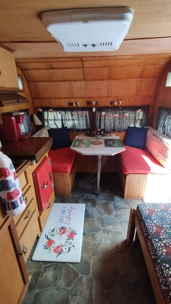 Vintage Camper Stay