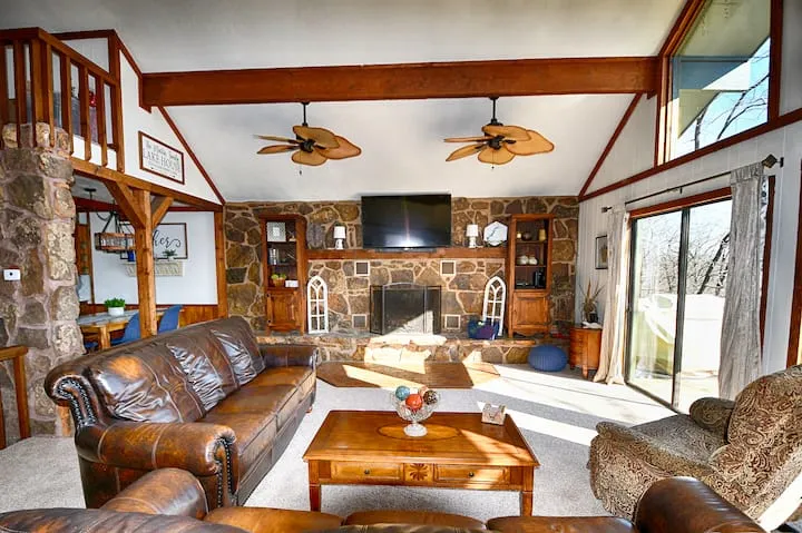Multi-level Cabin (10 guest)