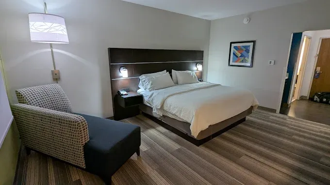 Holiday Inn Express & Suites