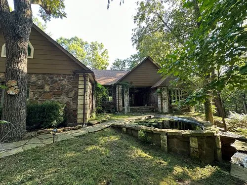Bending Waters (Sleeps 13)
