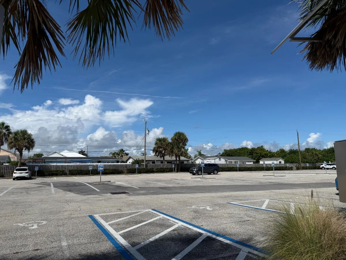 New Smyrna Beach Parking (Hiles Ave)