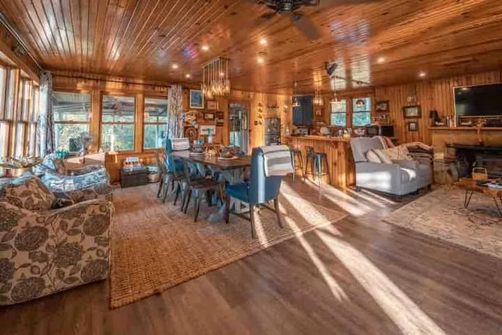 Cabin on the River (4 guests)