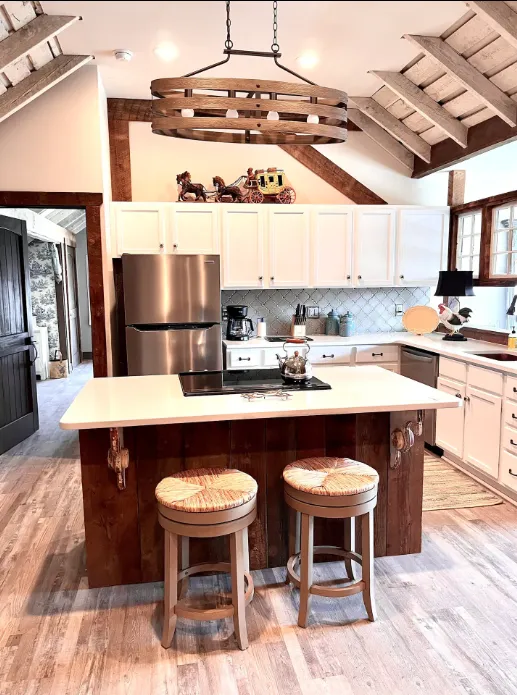 Old World Livery Stable-Airbnb