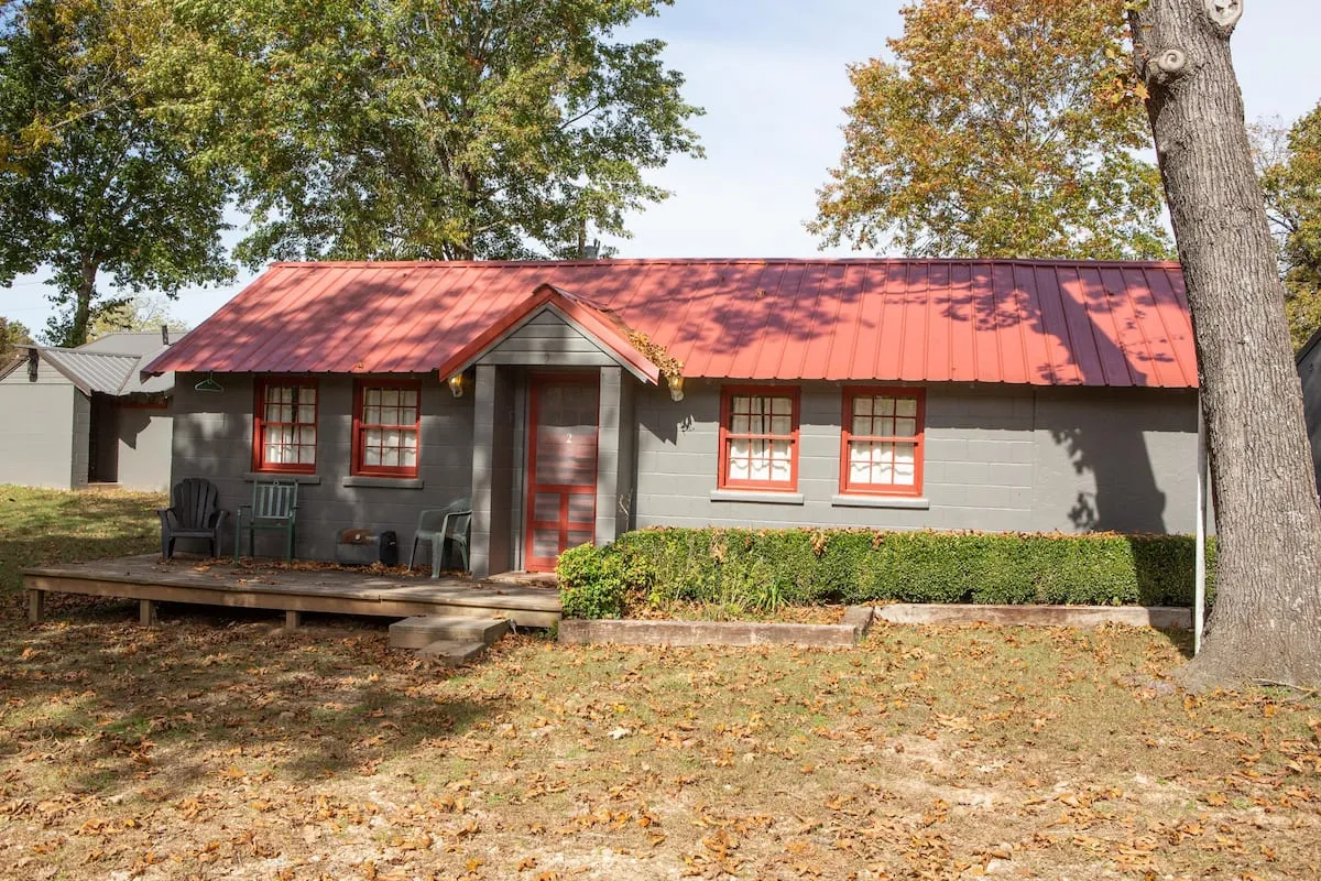 Cabin #2 Town Branch with pool (4 guests)