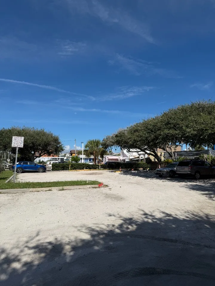 Jassamine Avenue Parking Lot