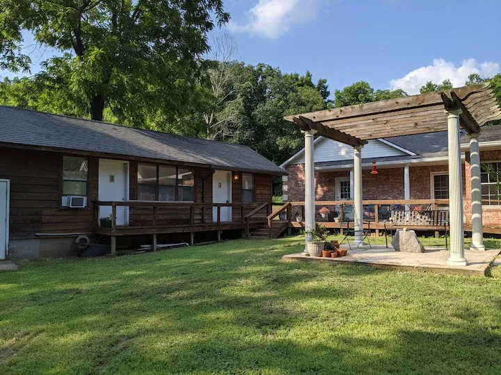 Serene Setting Cabin (4 guests)