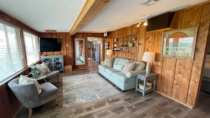 Bay Hill Cabin (6 guest)