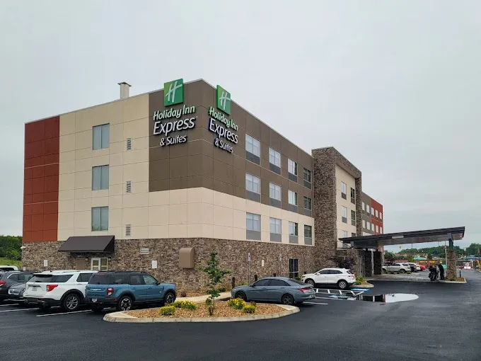 Holiday Inn Express & Suites